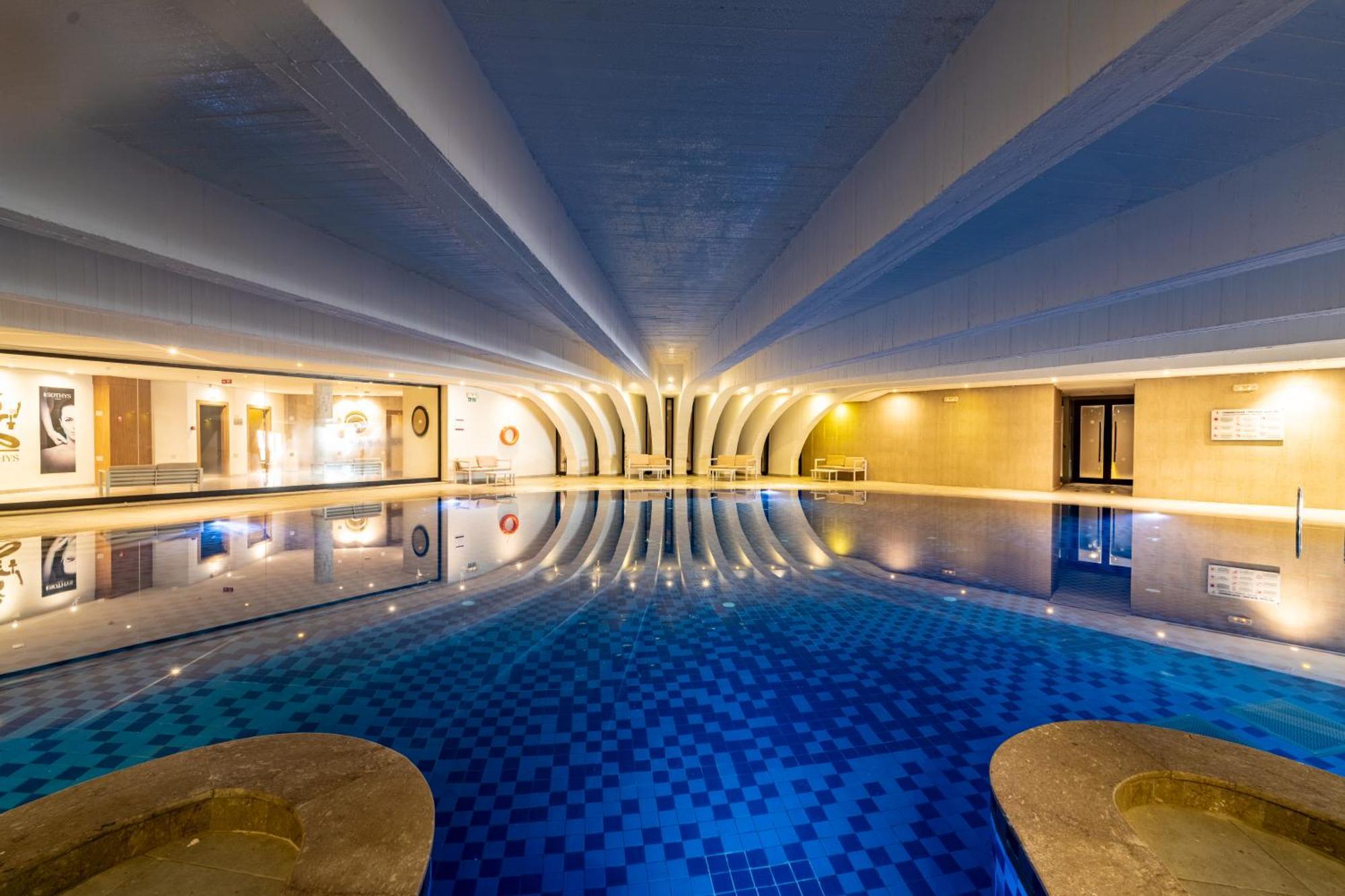 Pearl Marriott & Hotel